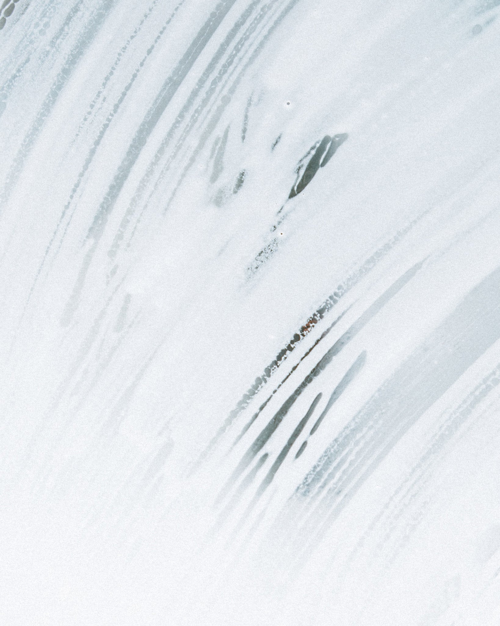 Texture close-up of MÁDARA Organic Skincare nourish and repair shampoo A4001 shampoo �swatch demonstrates consistency and finish.