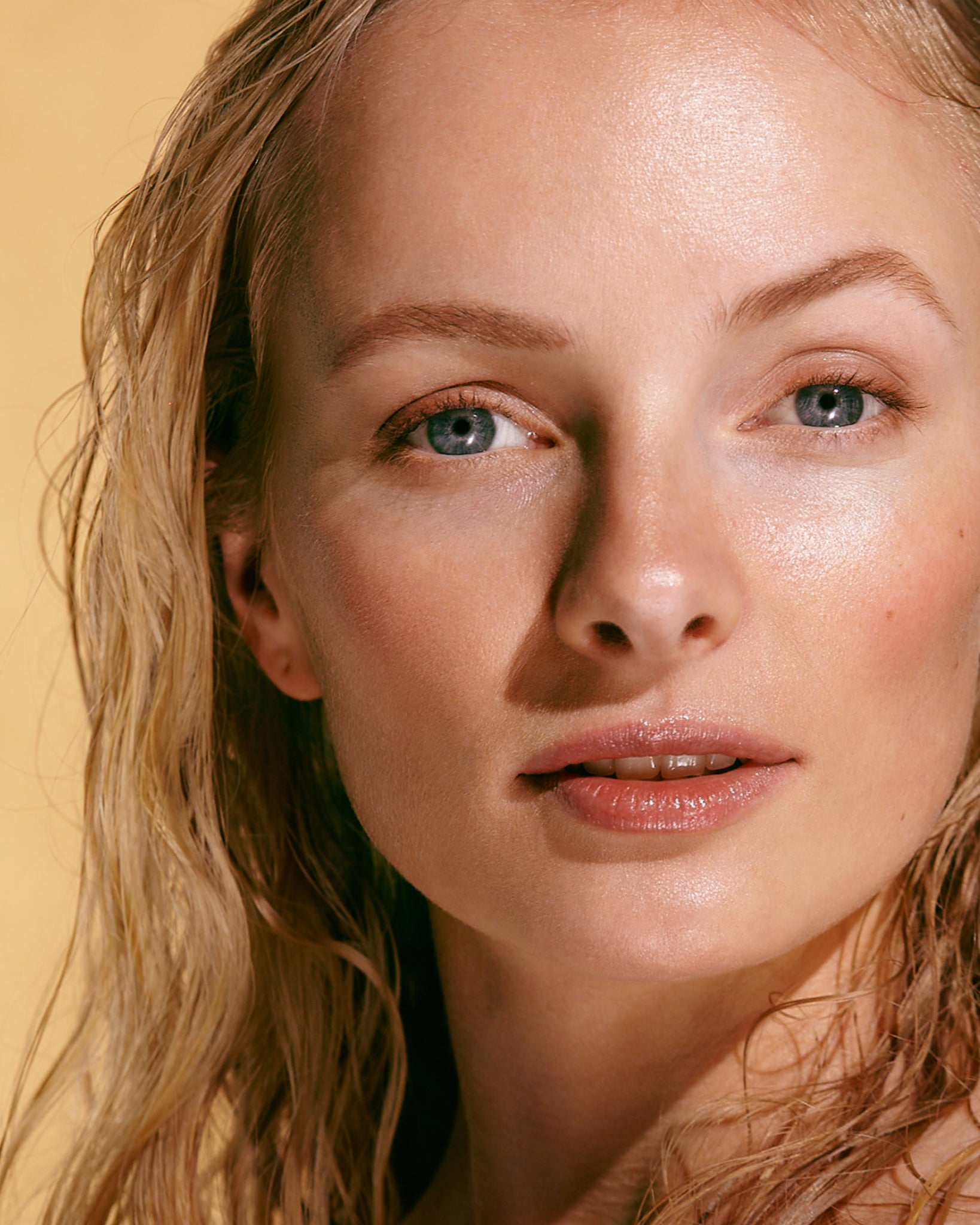 MÁDARA Organic Skincare tinted spf30 cream SM3415 10 face cream product photo on plain background.