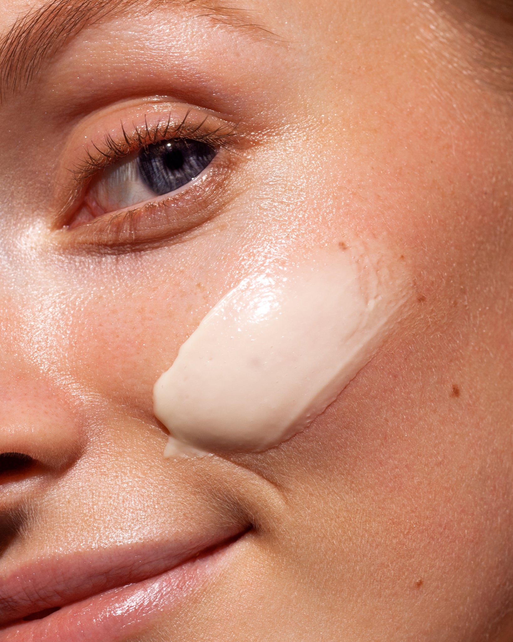 MÁDARA Organic Skincare vitamin c natural cream SM3302 15 face cream product photo on plain background.