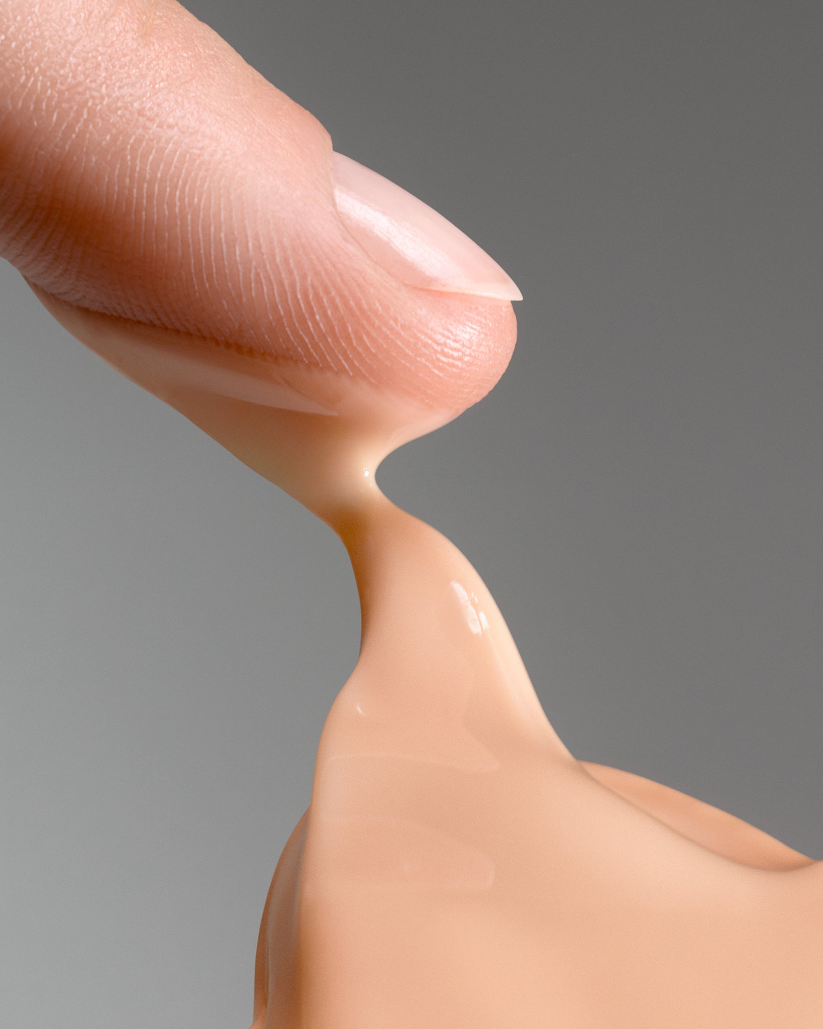 Texture close-up of MÁDARA Organic Skincare kojic alternative A2125 �swatch demonstrates consistency and finish.