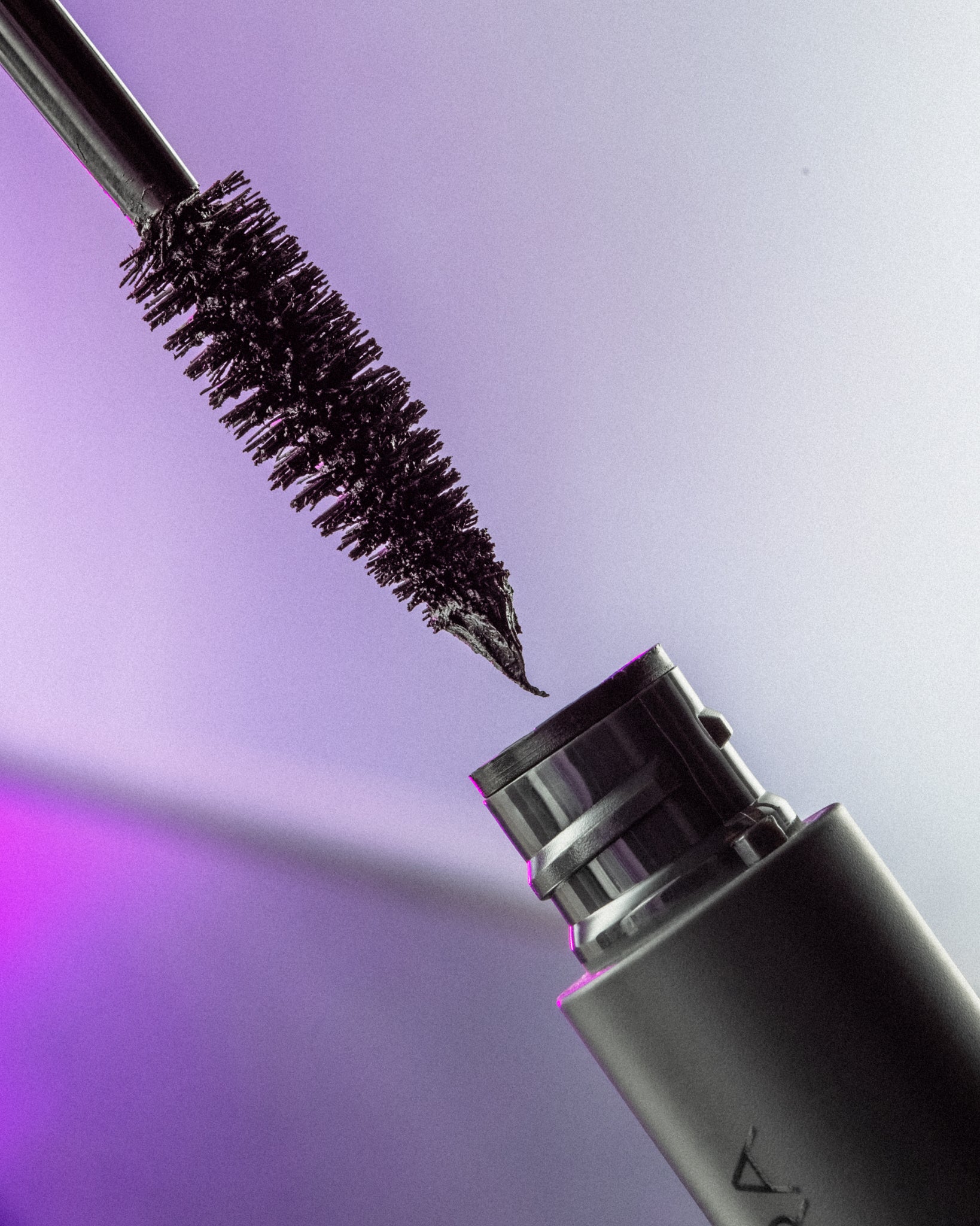 MÁDARA Organic Skincare infinite lash mascara brush A6602 product photo on plain background.