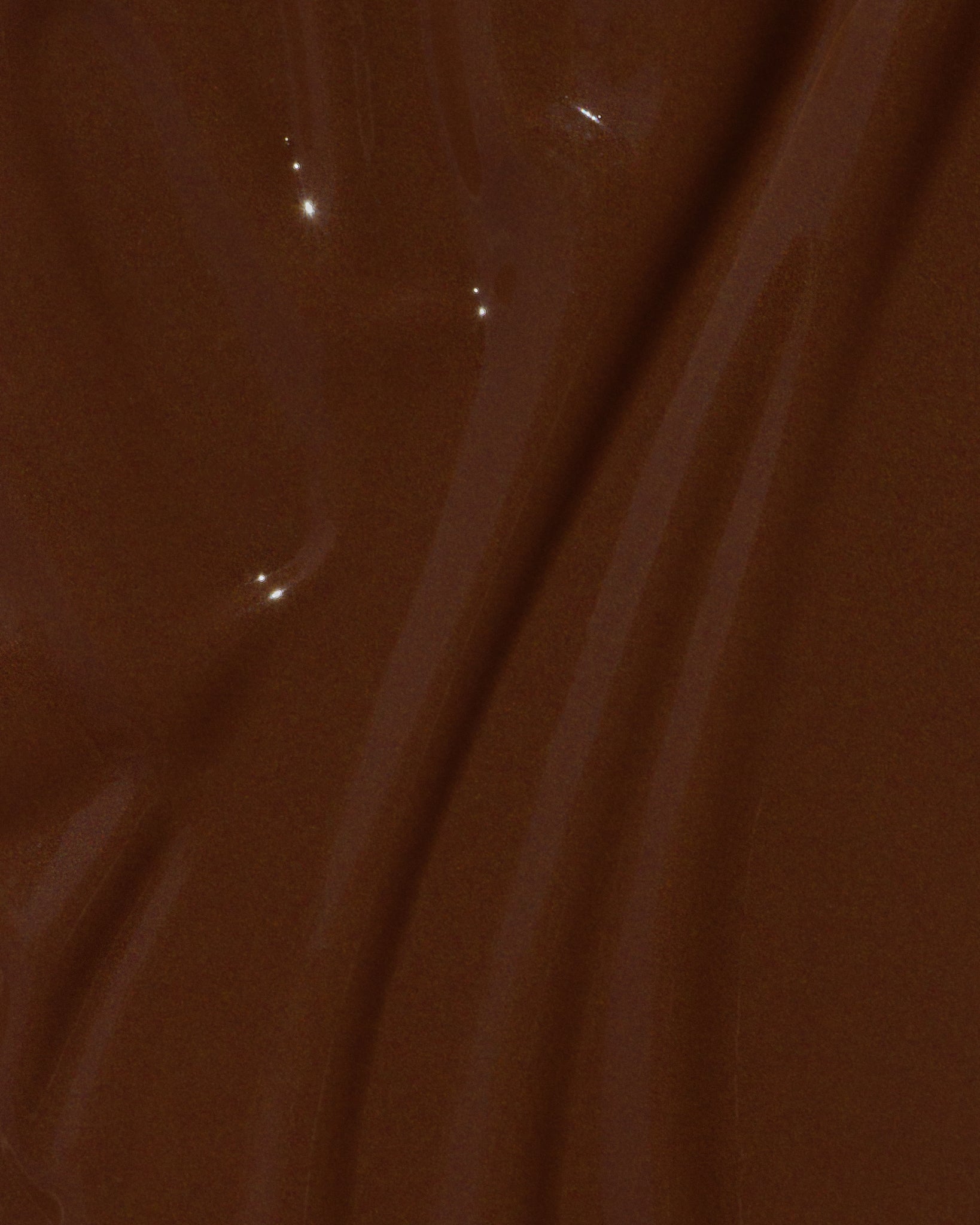 Texture close-up of MÁDARA Organic Skincare skin equal mocha A6069 �swatch demonstrates consistency and finish.