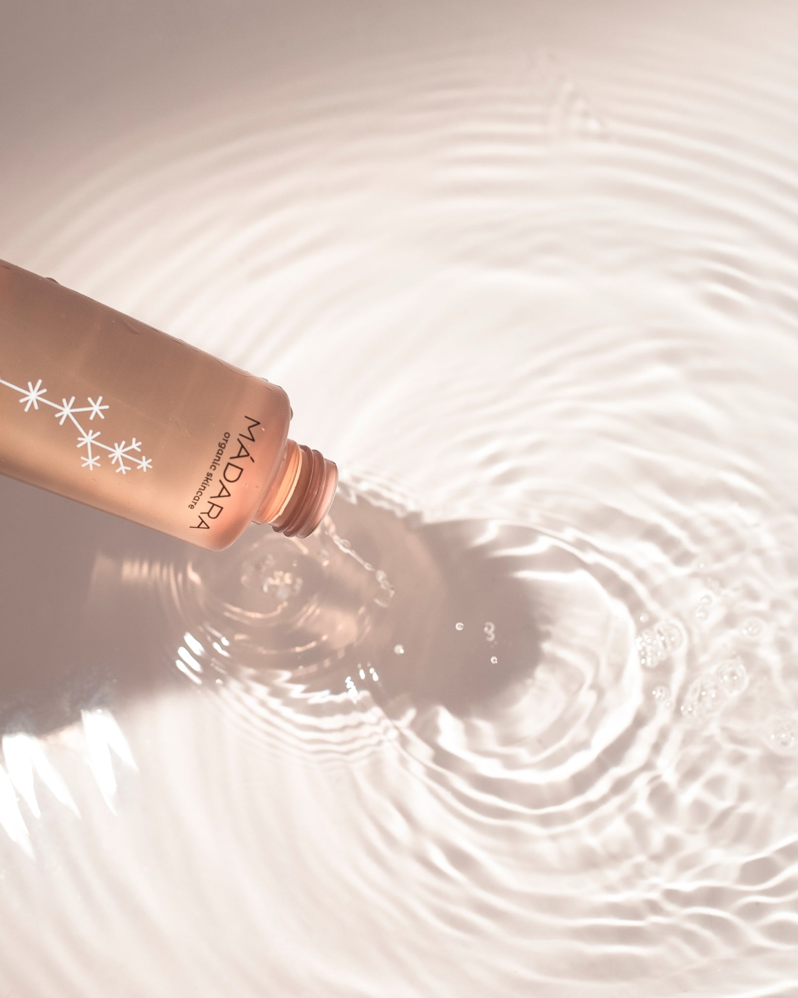 MÁDARA Organic Skincare skin soothing toner A2053 toner product photo on plain background.