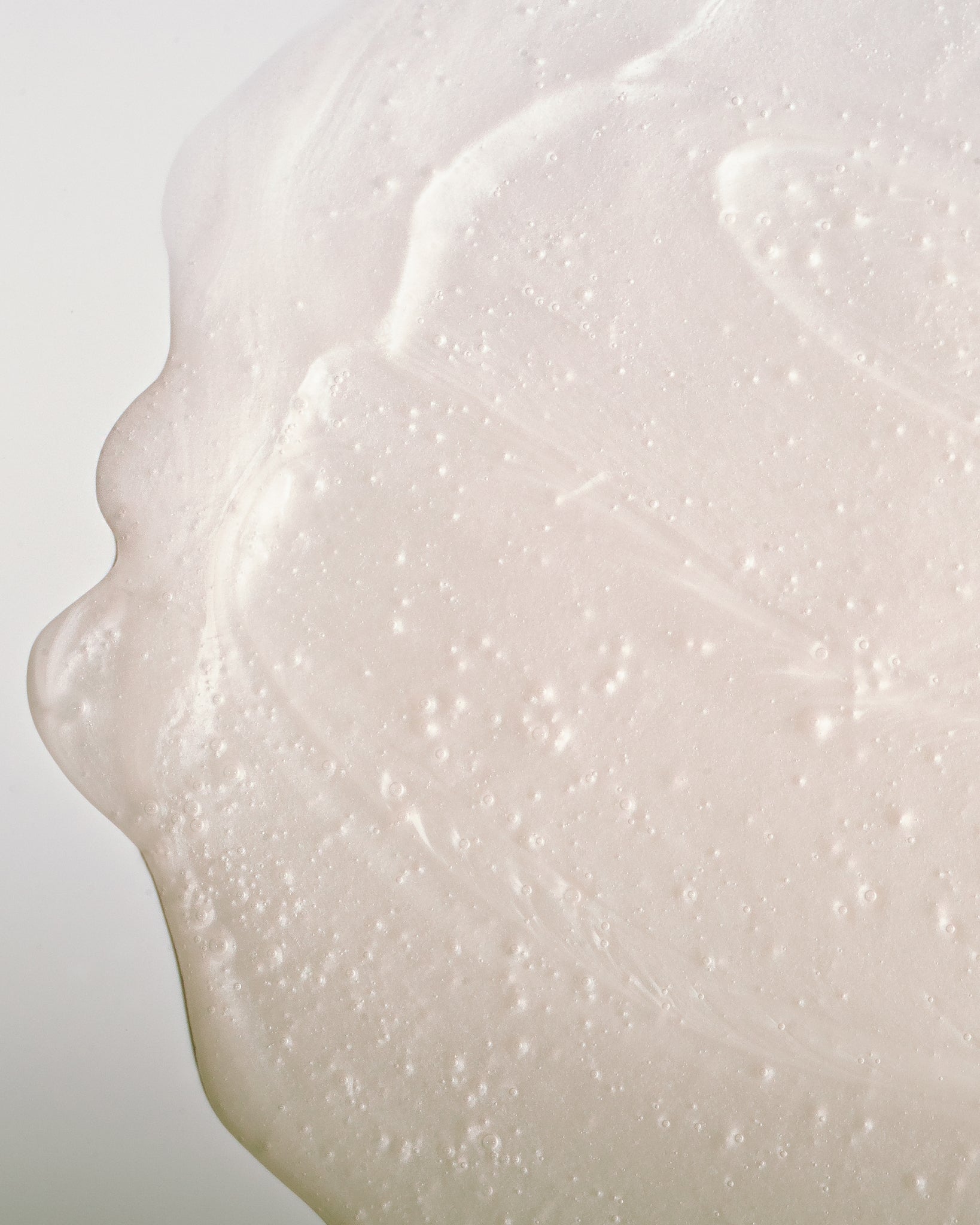 Texture close-up of MÁDARA Organic Skincare body wash A1082 �swatch demonstrates consistency and finish.