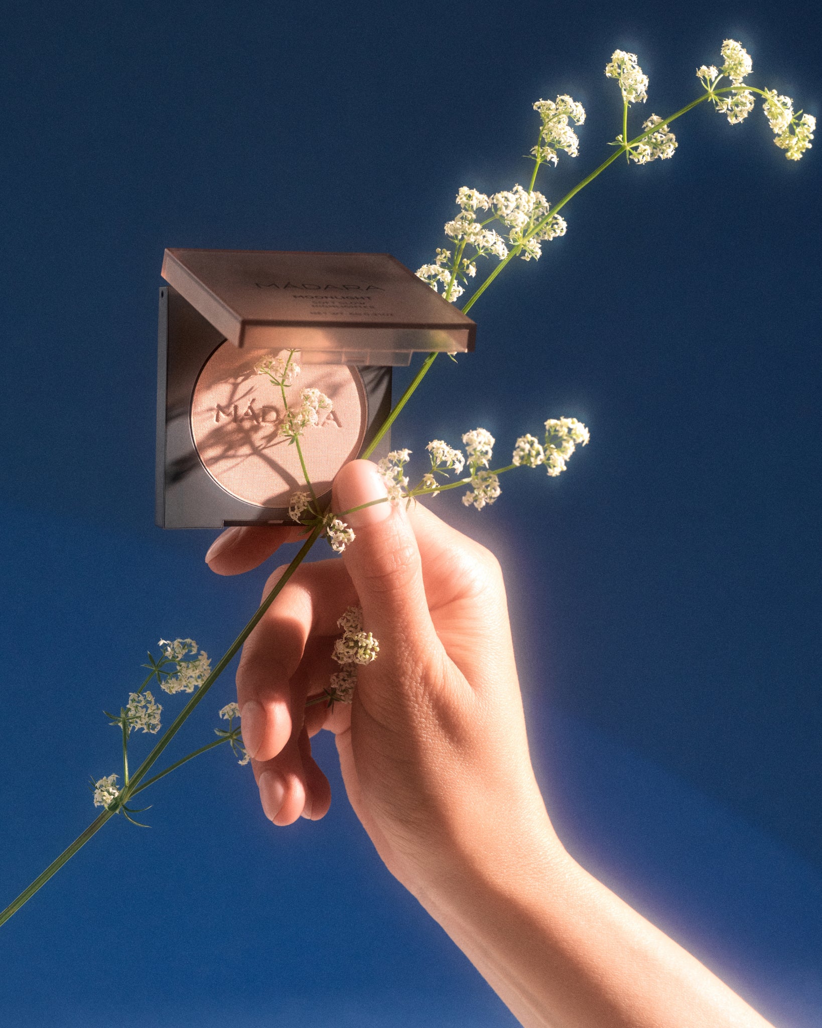 MÁDARA Organic Skincare mineral highlighter A6831 product photo on plain background.
