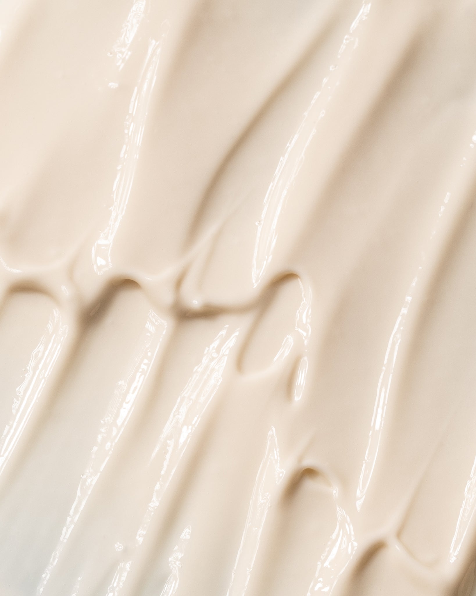 Texture close-up of MÁDARA Organic Skincare cellulite cream A1152 face cream �swatch demonstrates consistency and finish.