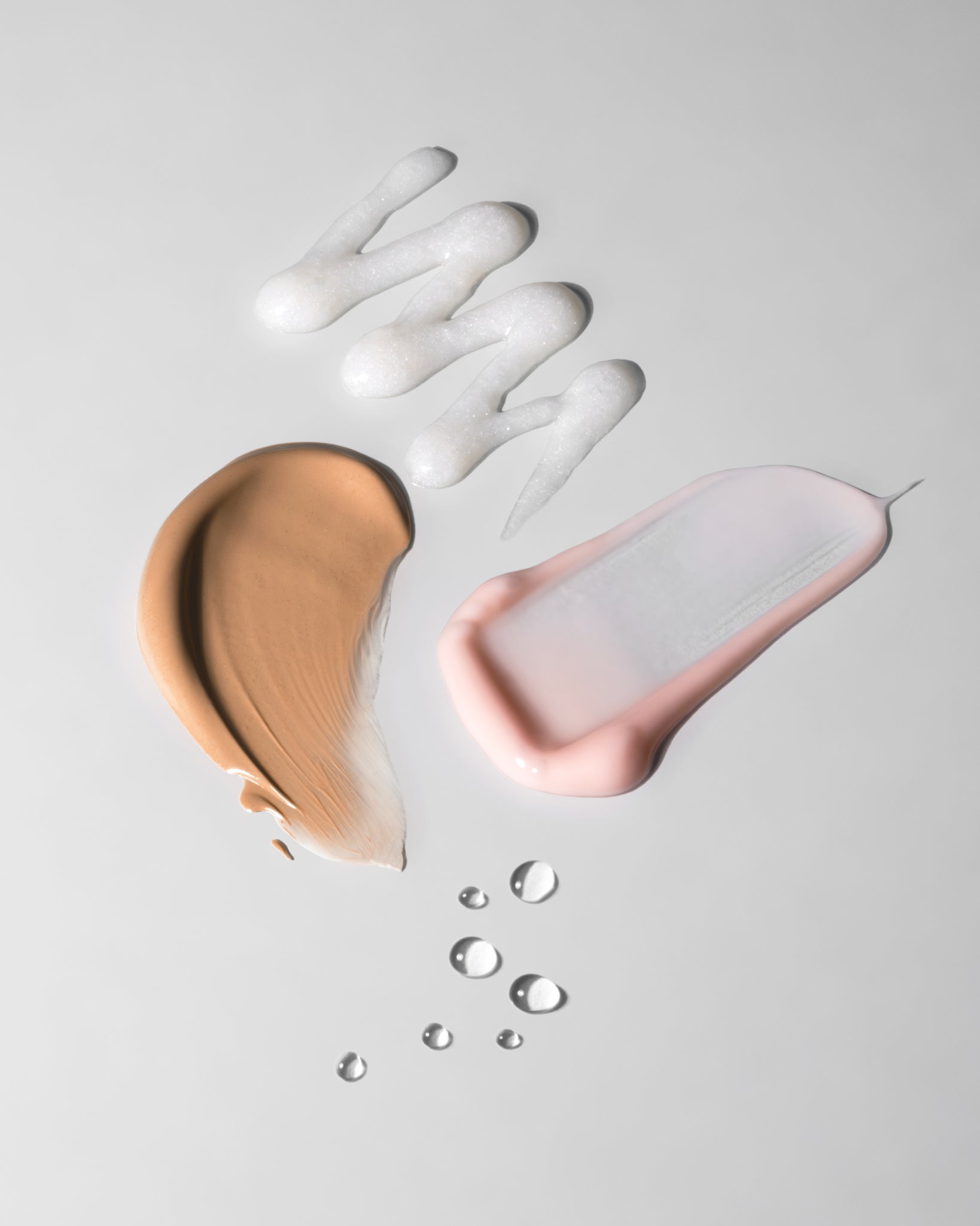 Texture close-up of MÁDARA Organic Skincare the icons medium textures A0033 �swatch demonstrates consistency and finish.