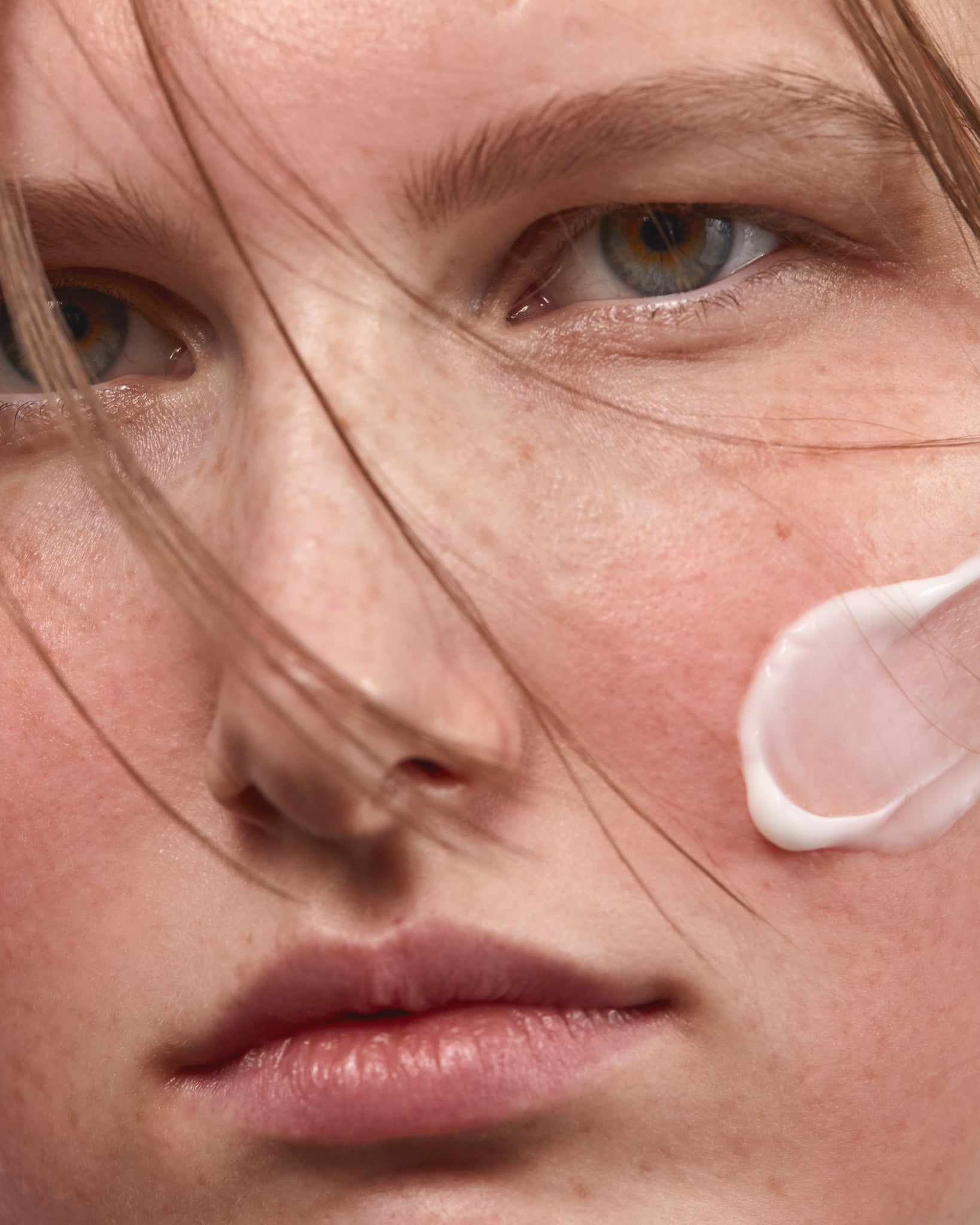 MÁDARA Organic Skincare skincare routine for dry skin A0035 product photo on plain background.